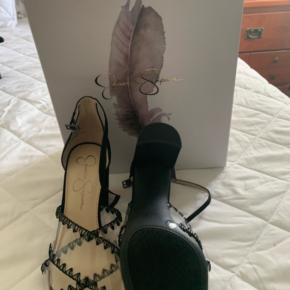 Gorgeous shoe! Square heel, brand new - Picture 3 of 3